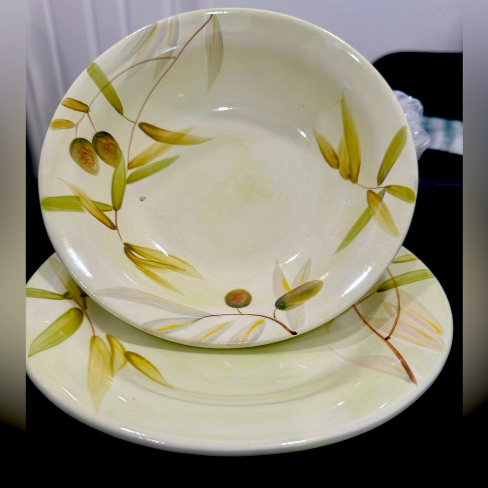 Hand painted Gibson dinner plates and supper plates, set of 3